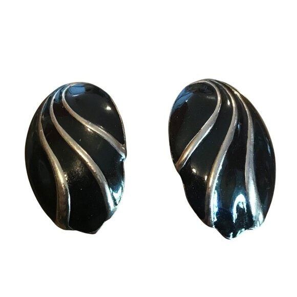Vintage Black Enamel & Silver Accent Oval Clip On Earrings Classis Timeless - Picture 1 of 6